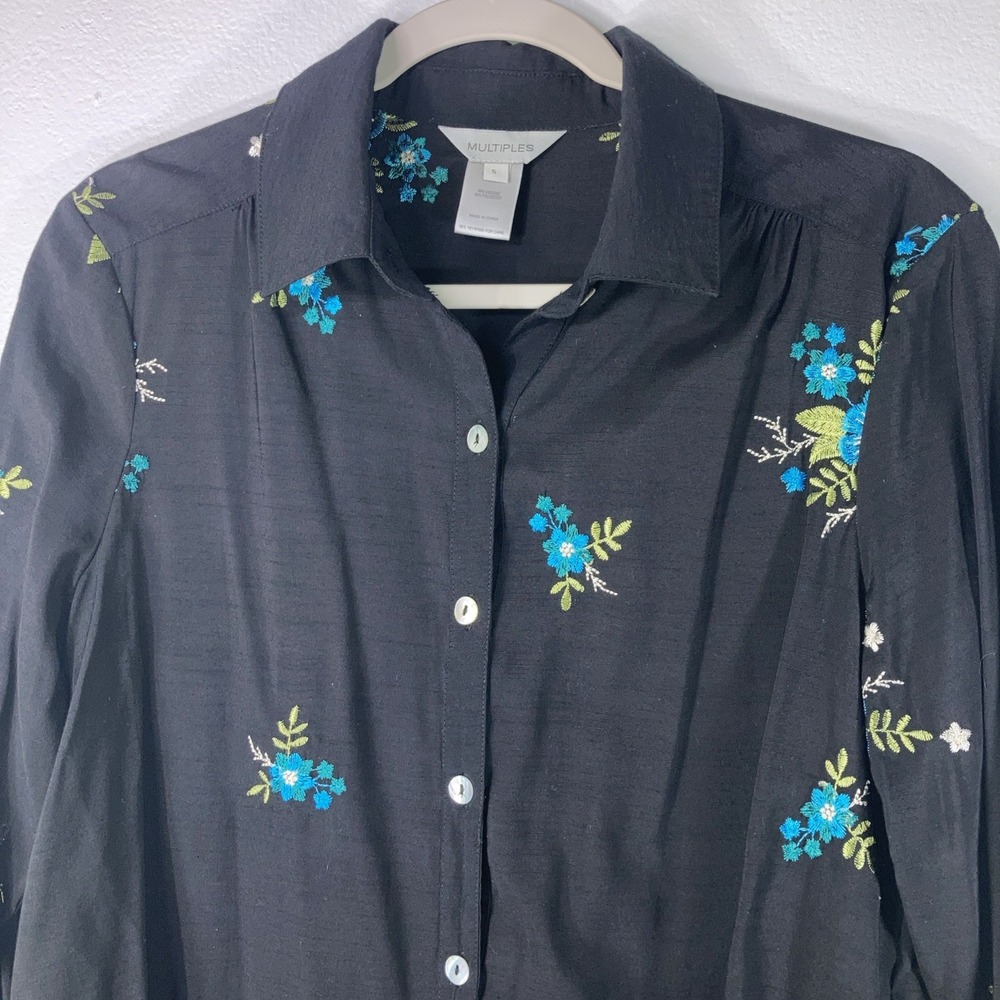 Multiples Brand Women's S Black Embroidered Floral Button Up Classy